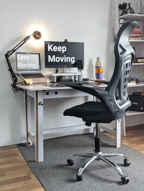 Setting up a home office checklist - Office desk with ergonomic office chair