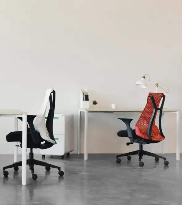 What to look for in an ergonomic office chair - white and red office chairs