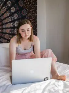 Laptop Desk Types - Girl on laptop in bed