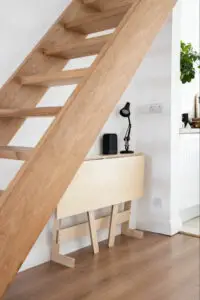 Choose a folding desk - Folding desk under stairs
